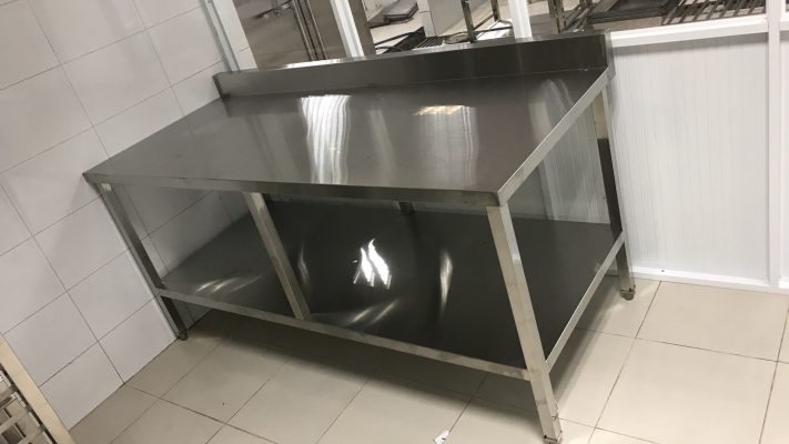 Bàn Công Nghiệp Có Gáy